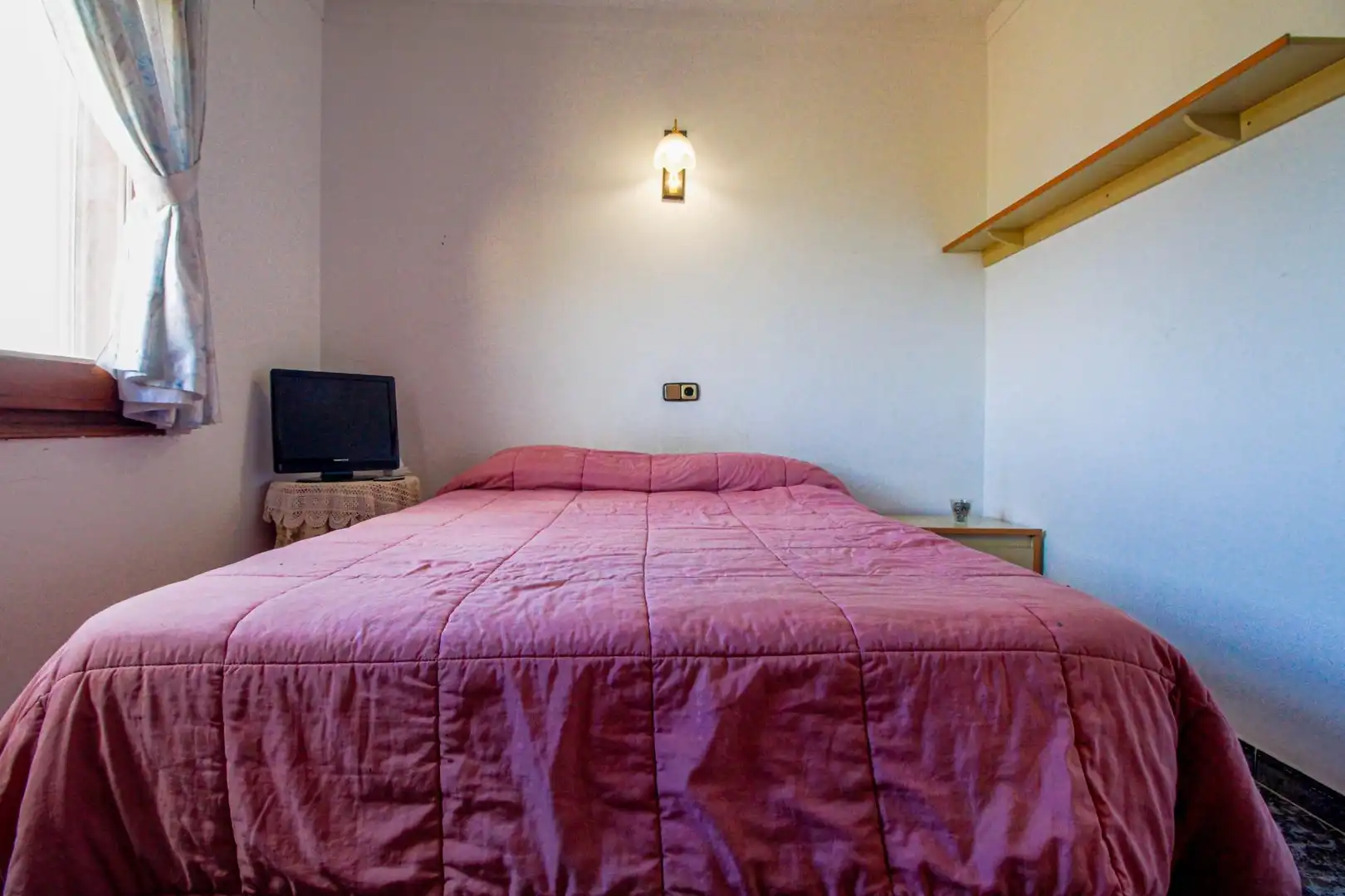 Dormitori de Casa adosada en venda en Cabanes (Girona) amb Jardí privat, Traster i Moblat