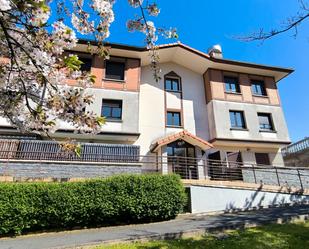 Vista exterior de Pis en venda en Aia amb Calefacció, Terrassa i Moblat