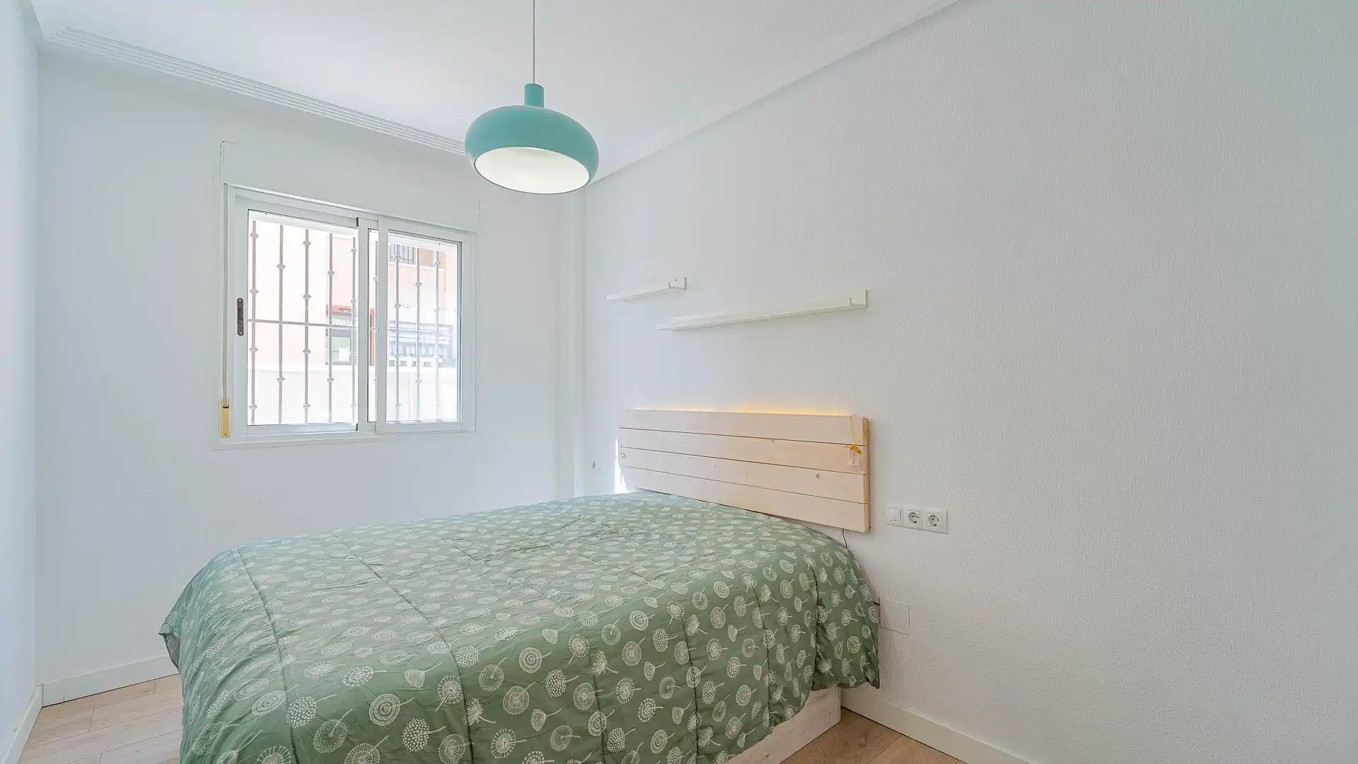 Habitación de Planta baja en venta en Torrevieja con Jardín privado, Terraza y Trastero