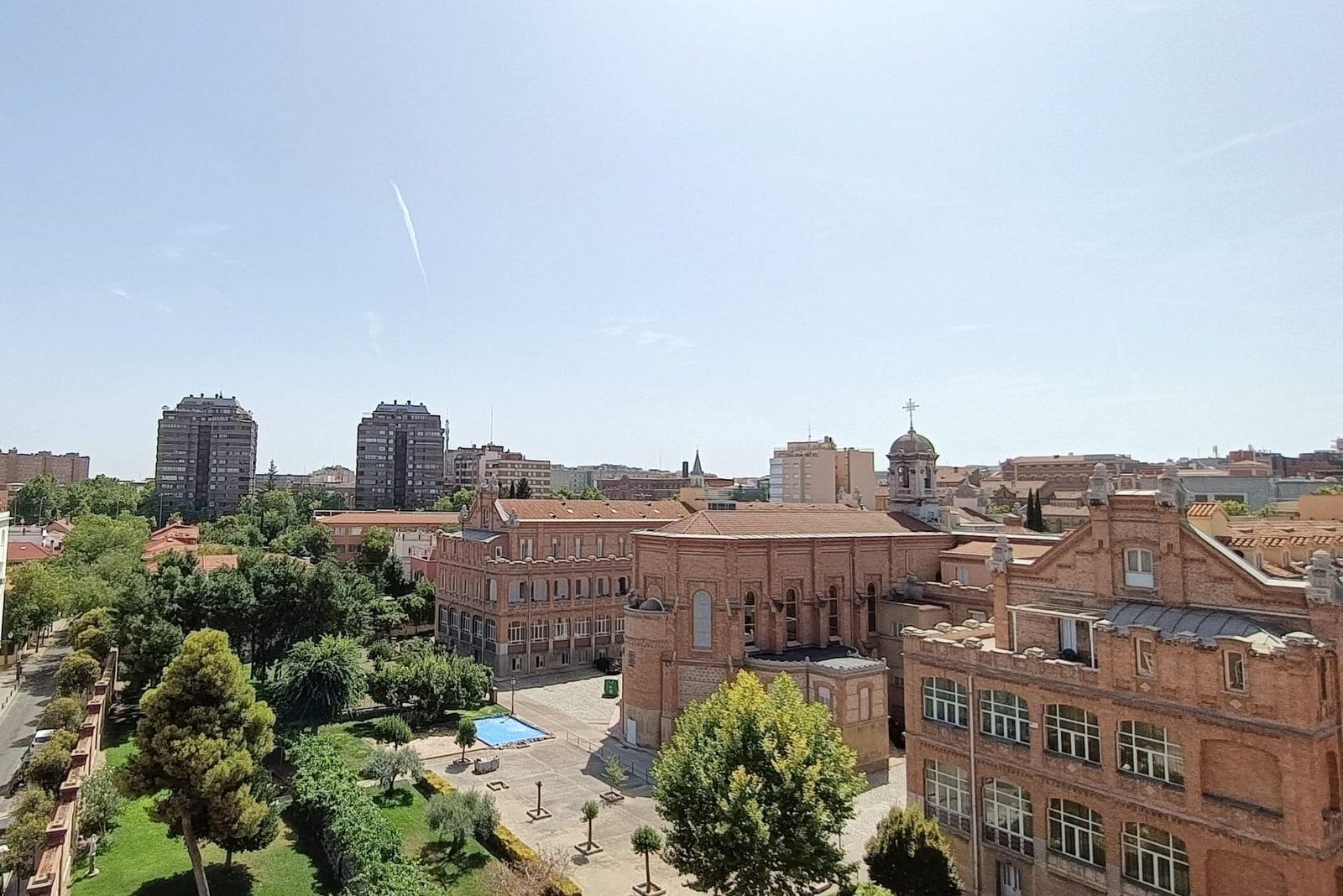 Vista exterior de Ático en venta en  Madrid Capital con Aire acondicionado, Calefacción y Parquet