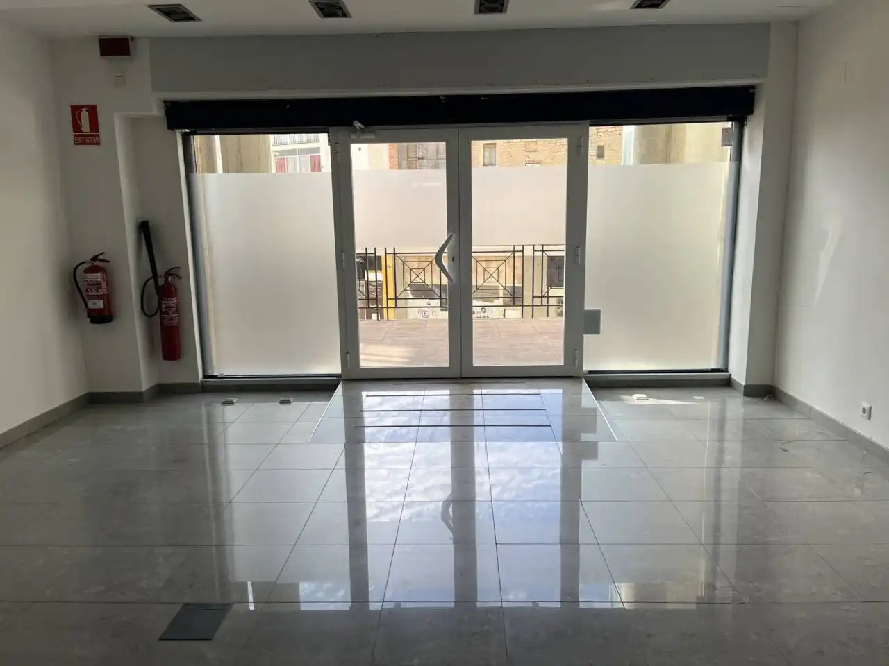 Local comercial en venda a Plaza Paola Blasco 3, imagen 2