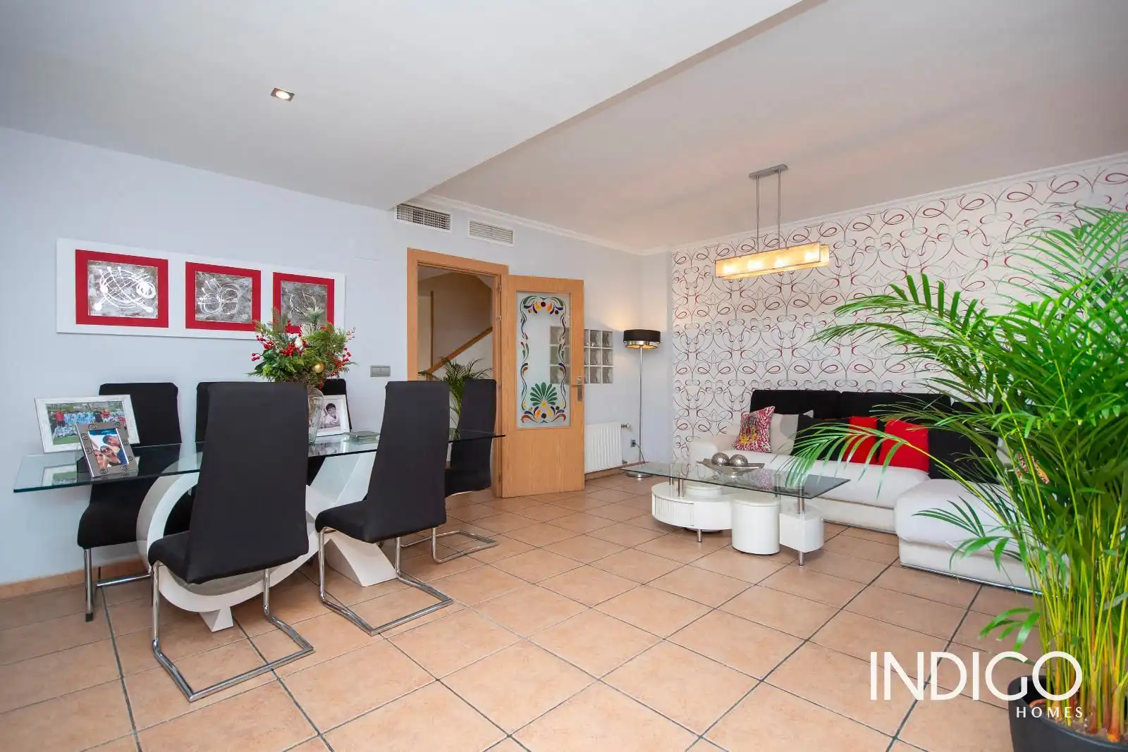 Sala d'estar de Casa adosada en venda en Alicante / Alacant amb Aire condicionat, Jardí privat i Piscina