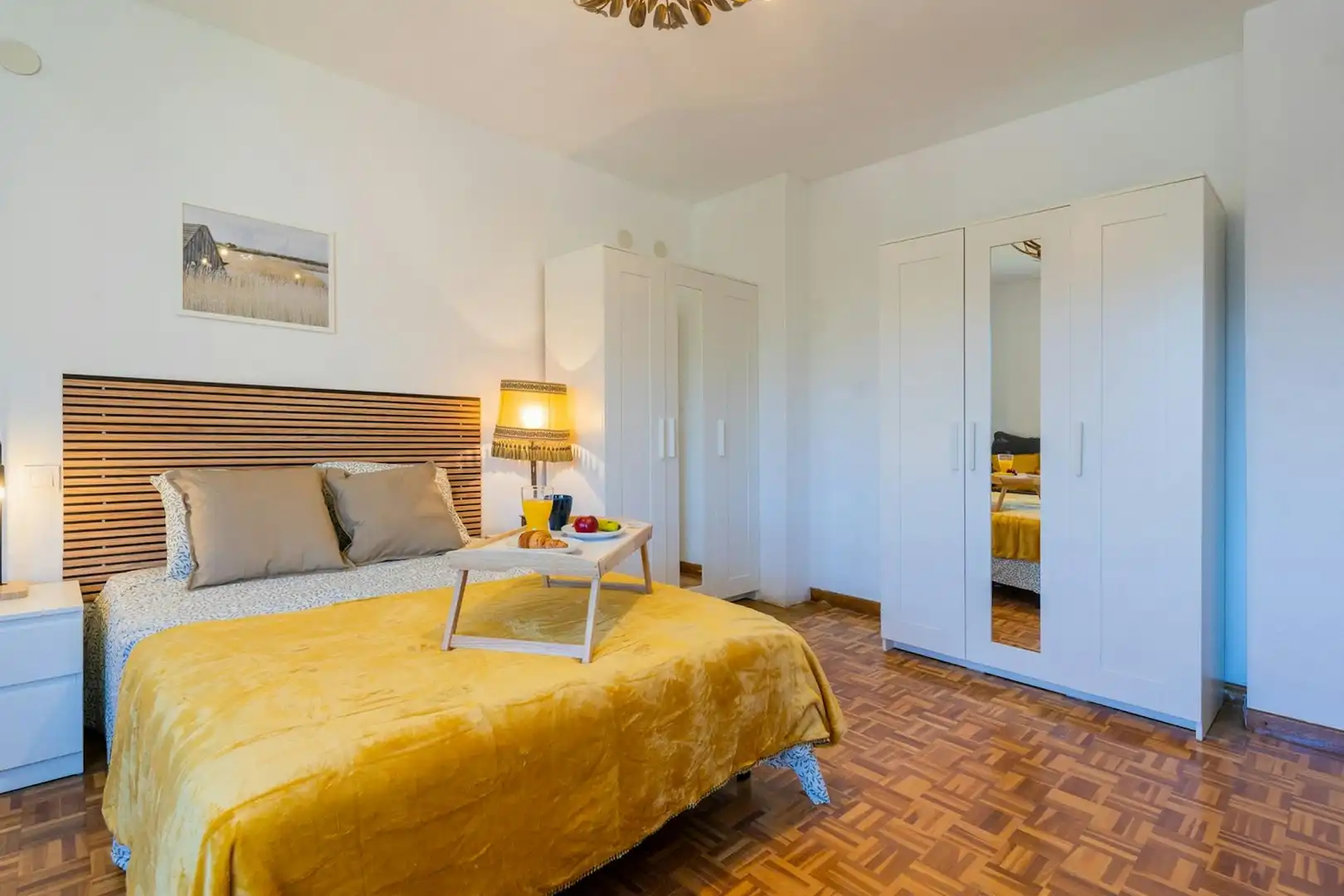 Schlafzimmer von Wohnung zur untervermieten in Valencia mit Möbliert, Waschmaschine und Fernseher