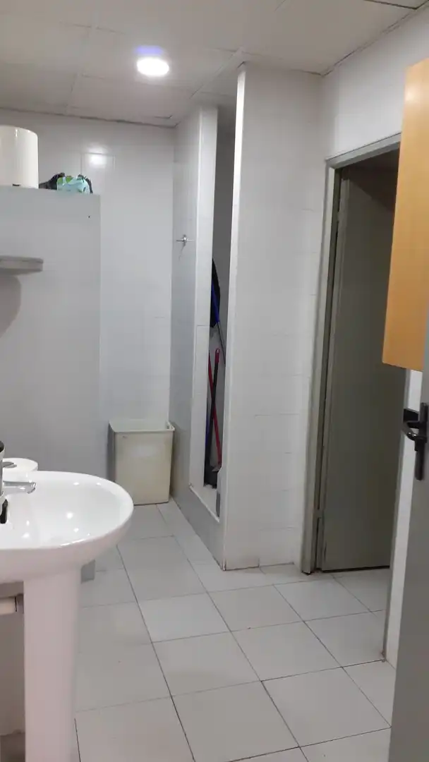 Badezimmer von Fabrikhallen zum Verkauf in L'Hospitalet de Llobregat