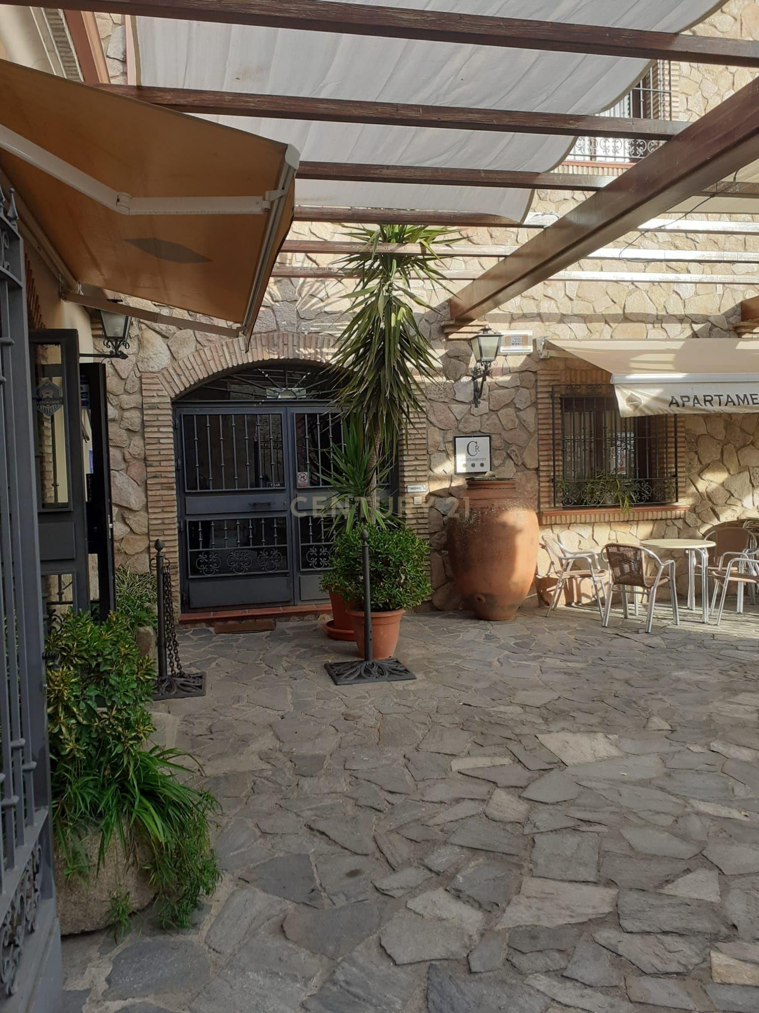 Vista exterior de Finca rústica en venda en Monroy amb Aire condicionat, Jardí privat i Moblat