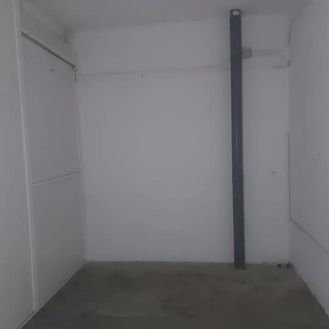 Local en venta en L'Hospitalet de Llobregat con Alarma