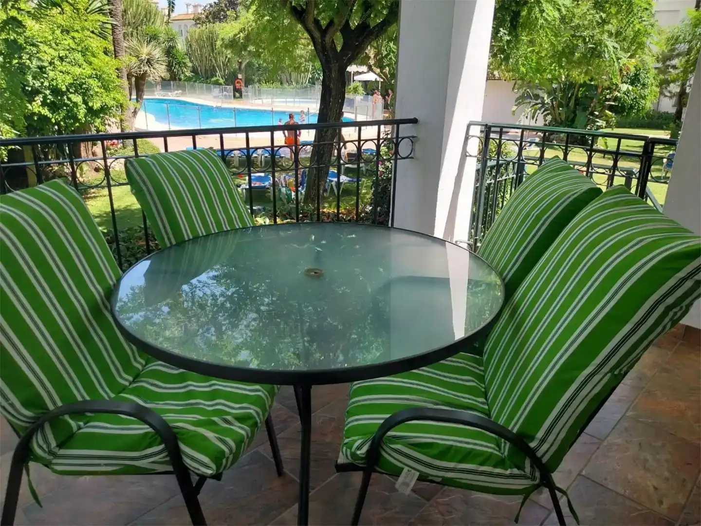 Terraza de Piso en venta en Estepona con Jardín privado, Trastero y Piscina