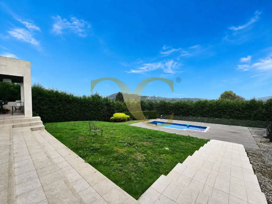 Terrassa de Casa o xalet en venda en Oviedo  amb Calefacció, Jardí privat i Terrassa