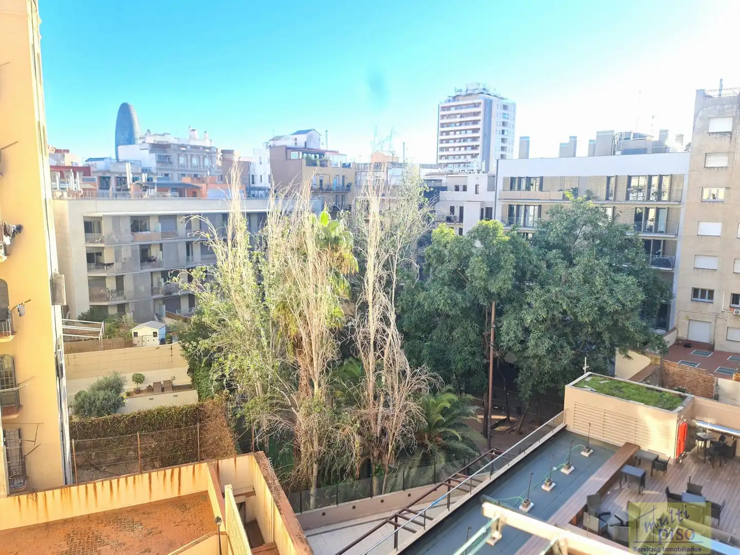 Außenansicht von Wohnung zum Verkauf in Barcelona mit Klimaanlage, Parkett und Terrasse
