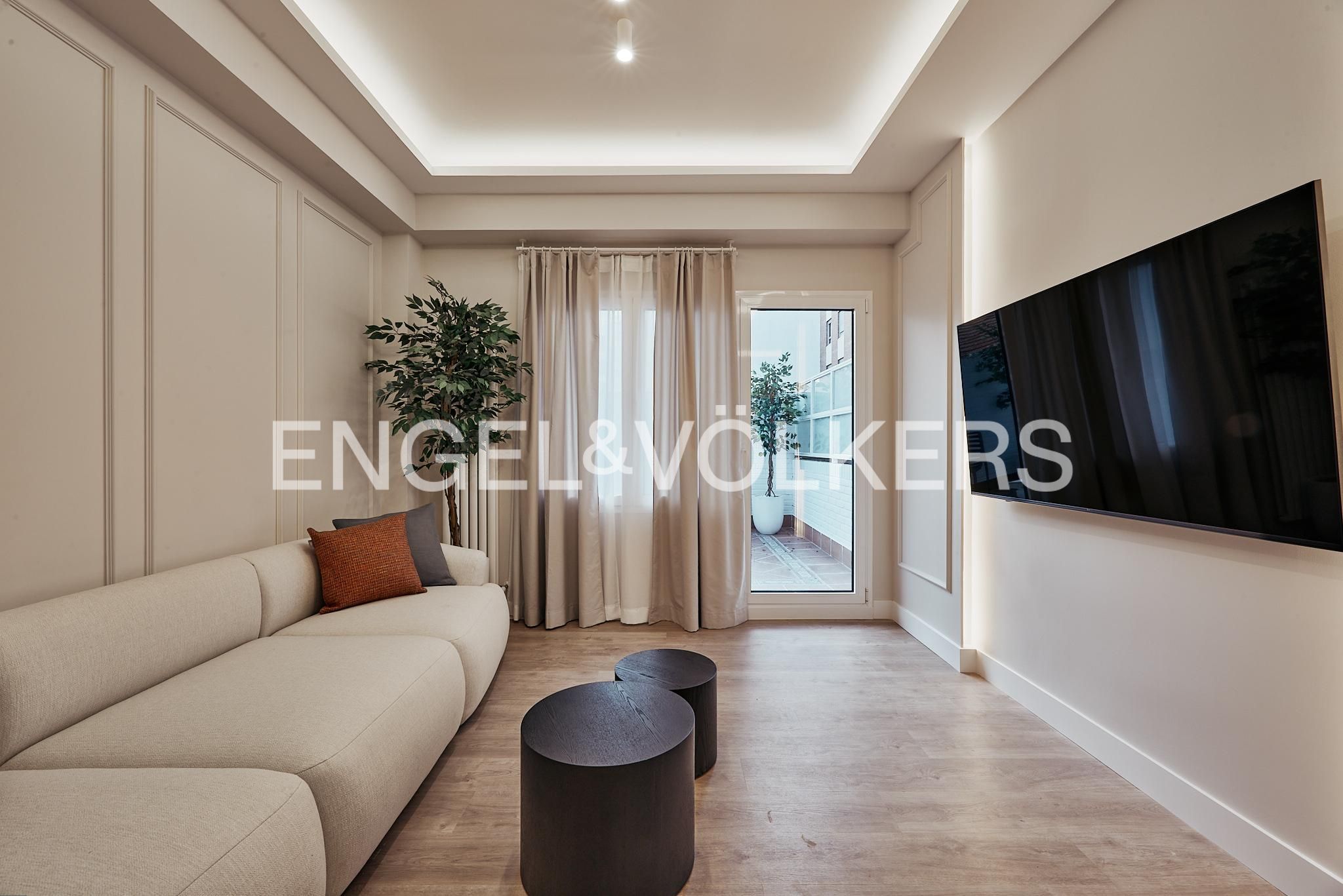 Living room of Flat for sale in  Madrid Capital  with Air Conditioner, Heating and Terrace