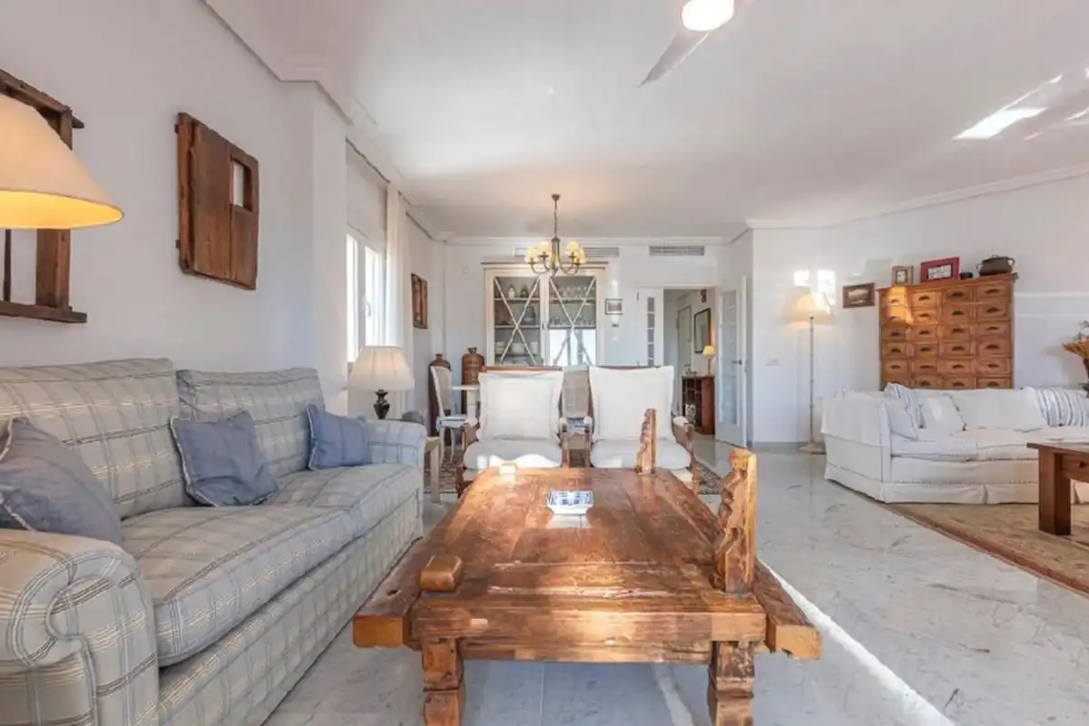 Wohnzimmer von Wohnung zum Verkauf in Marbella mit Klimaanlage, Heizung und Schwimmbad