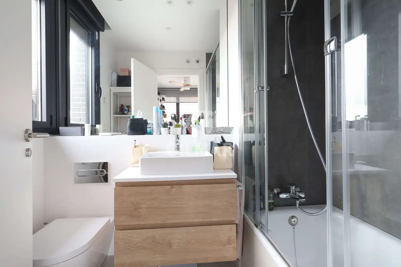 Baño de Ático en venta en Madrid con Calefacción, Jardín privado y Trastero