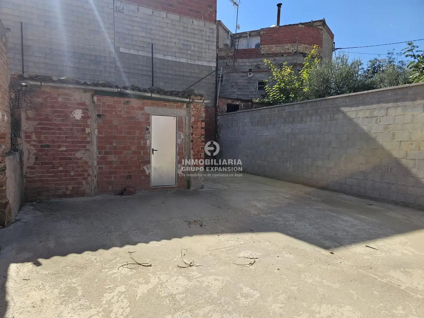 Parking of Houses for sale in Aspe