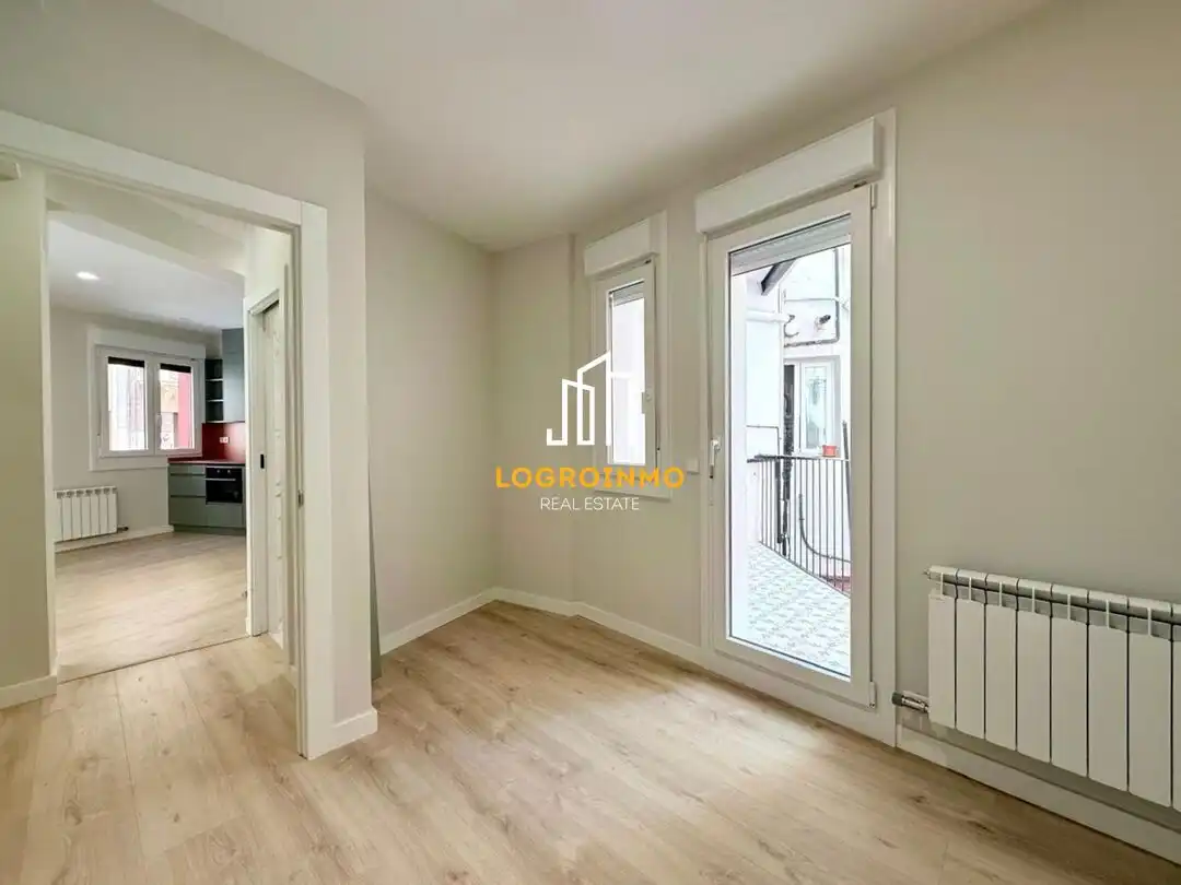 Habitación de Piso en venta en  Logroño con Calefacción, Parquet y Balcón