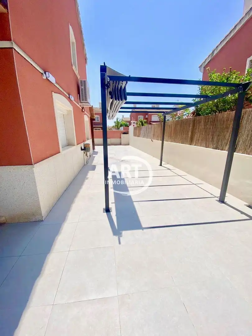Vista exterior de Casa o xalet en venda en La Pobla de Vallbona amb Aire condicionat, Calefacció i Terrassa