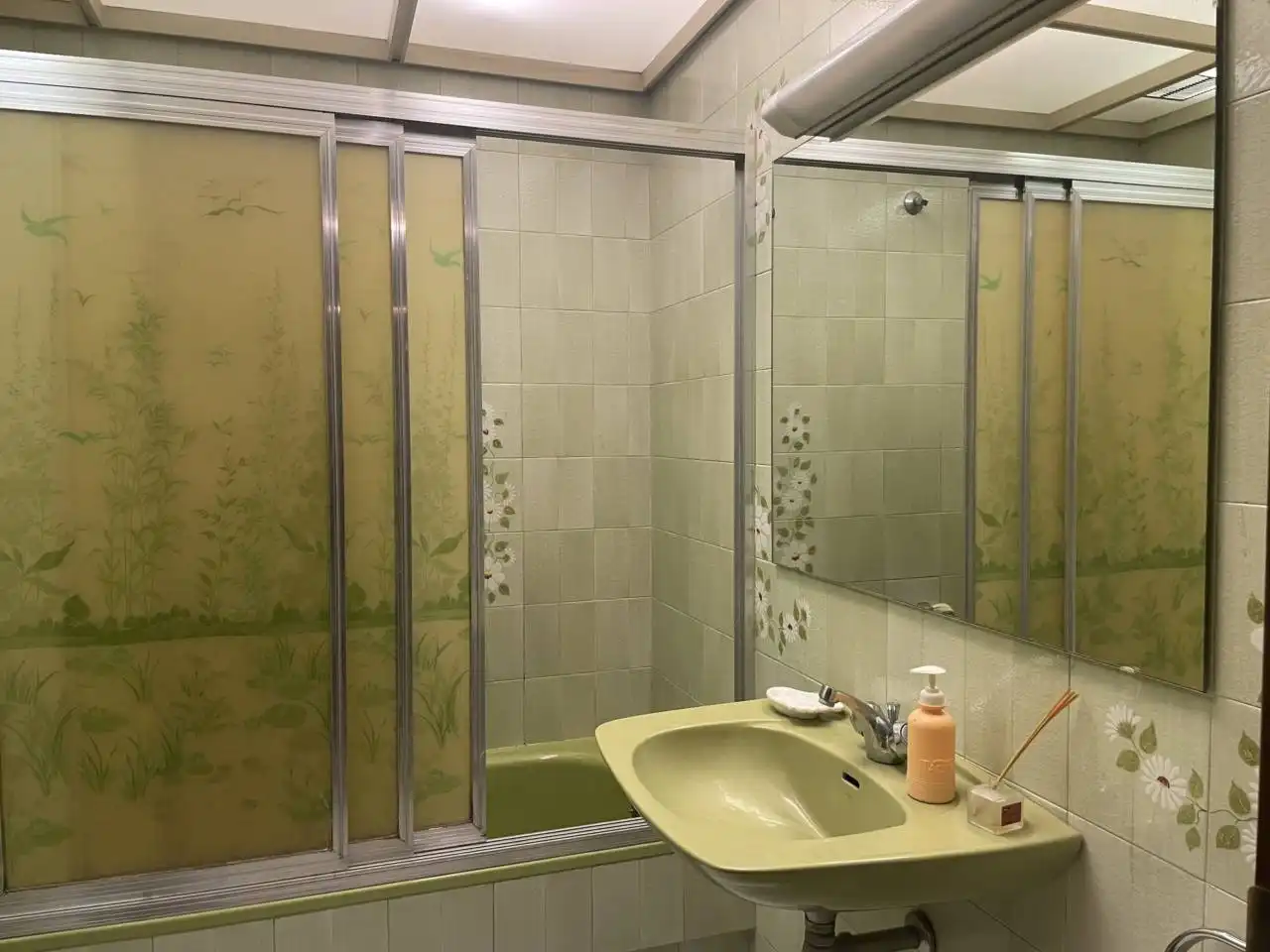 Bathroom of Flat for sale in Olot  with Air Conditioner, Heating and Terrace