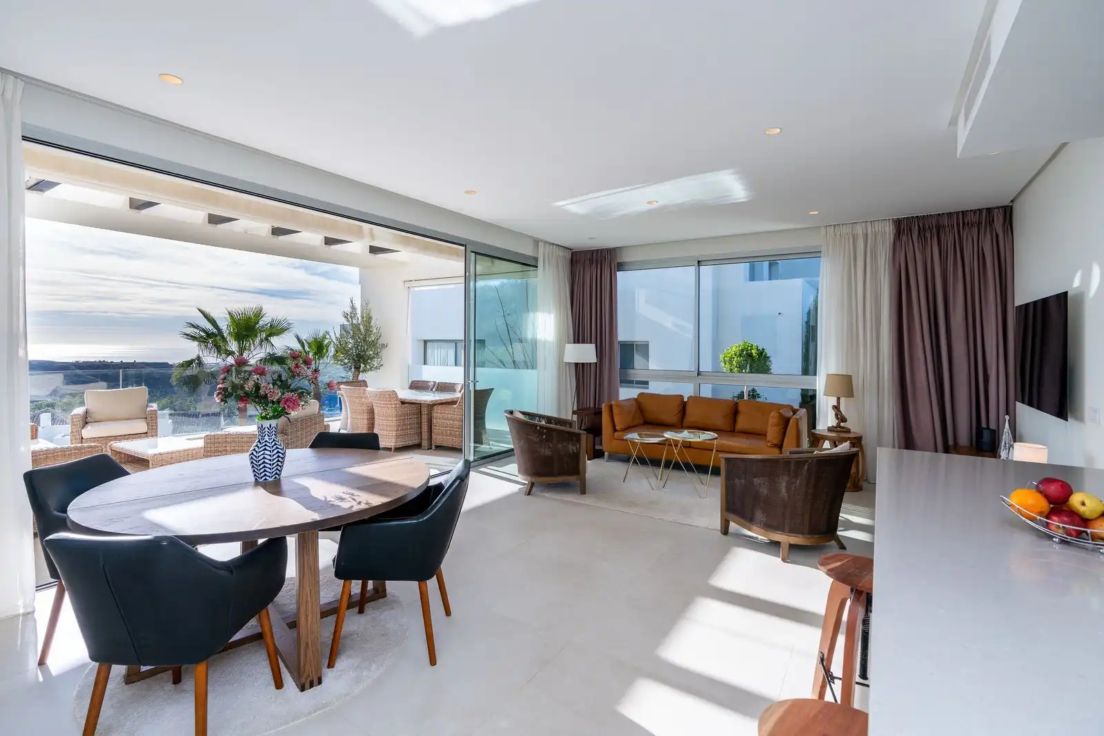 Sala de estar de Piso en venta en Benahavís con Aire acondicionado, Jardín privado y Terraza