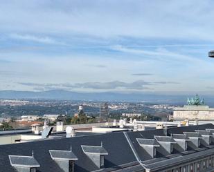 Exterior view of Attic to rent in  Madrid Capital  with Air Conditioner, Heating and Terrace