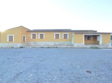 Casa rústica amb jardí en venda a Travesía Palmeras 1