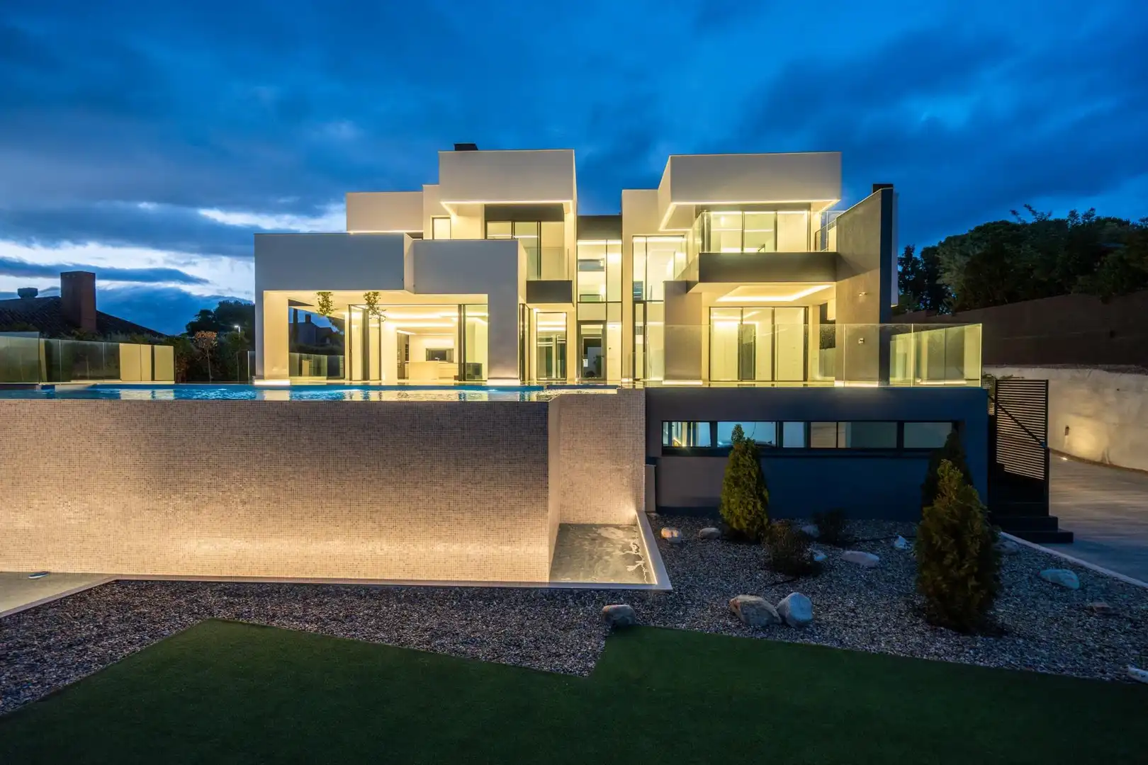 Vista exterior de Casa o xalet en venda en Las Rozas de Madrid amb Calefacció, Jardí privat i Terrassa