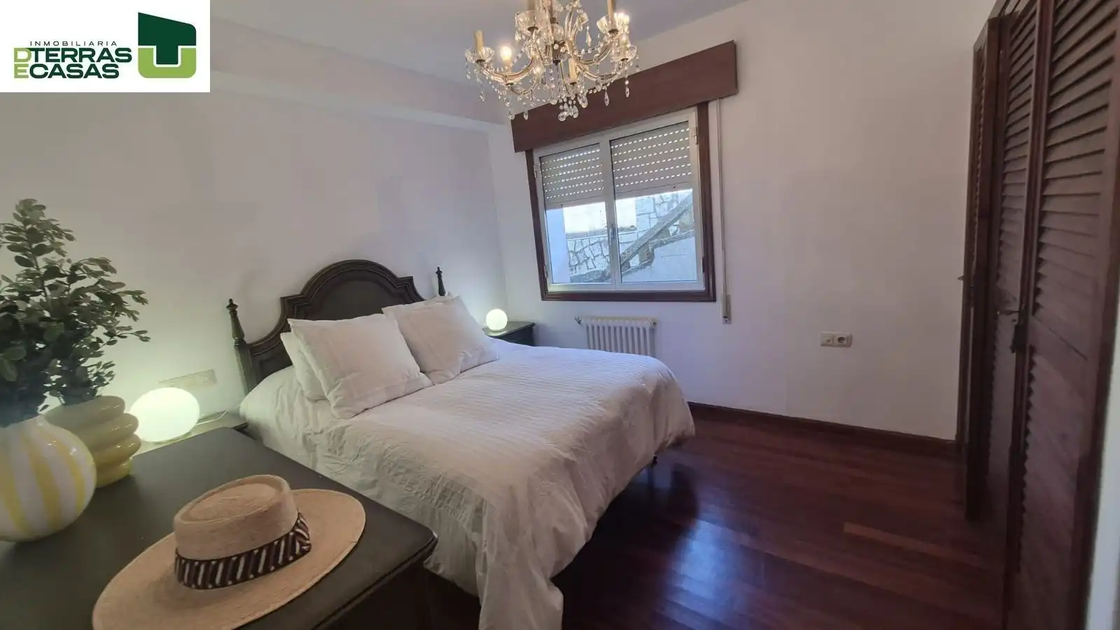Schlafzimmer von Haus oder Chalet zur Miete in Sanxenxo mit Klimaanlage, Privatgarten und Parkett