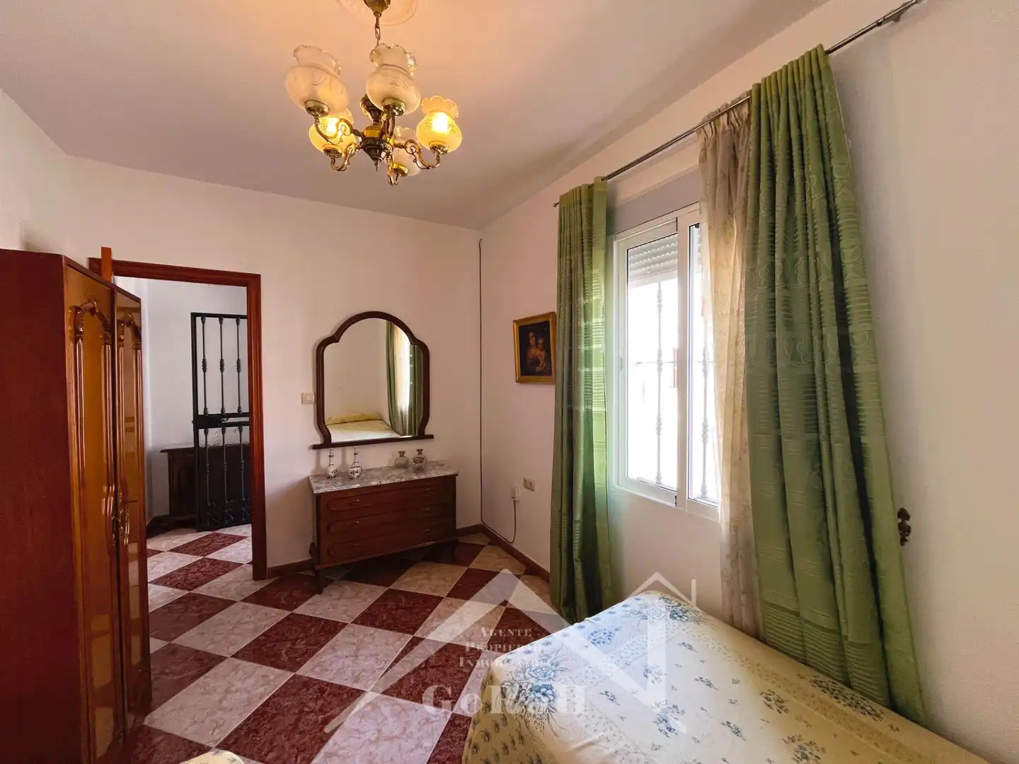 Habitación de Casa adosada en venta en Santa Olalla del Cala con Terraza, Trastero y Amueblado