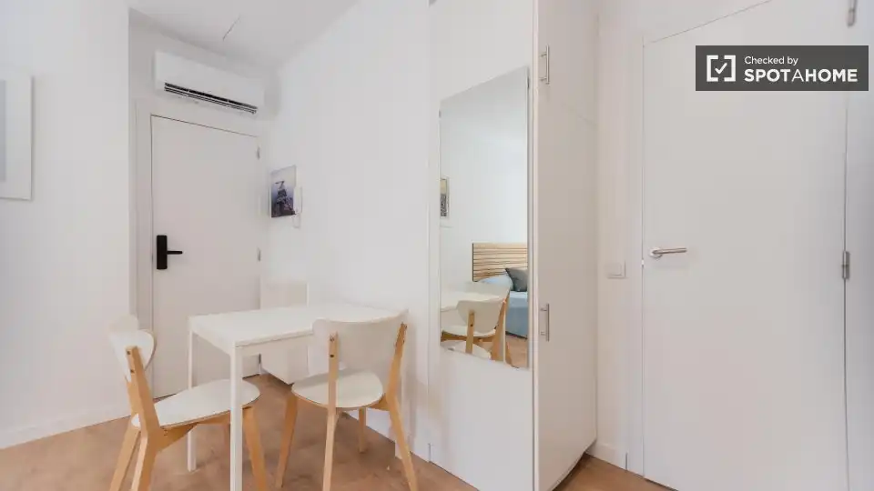 Habitación de Piso de alquiler en Valencia con Aire acondicionado, Calefacción y Amueblado