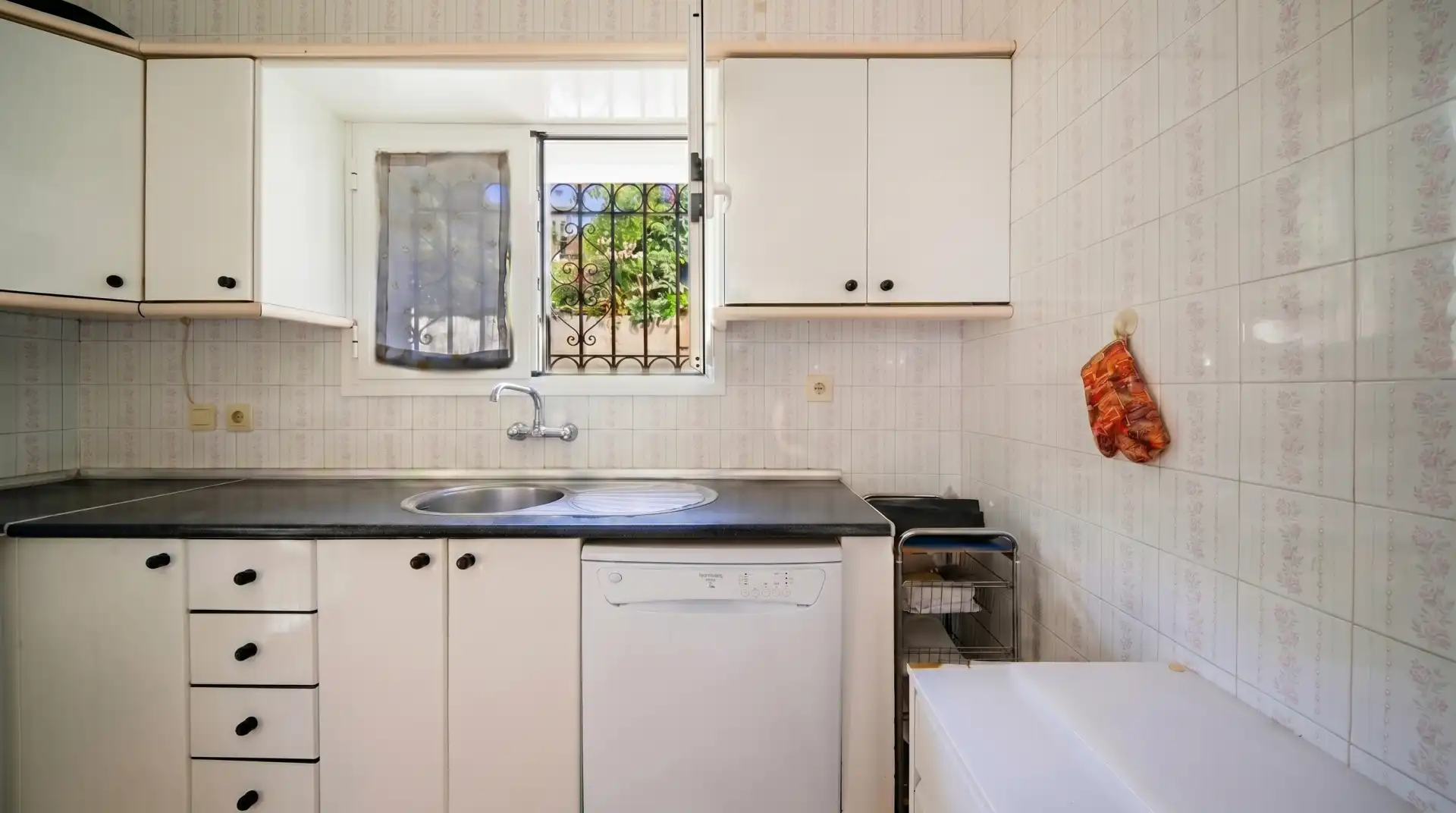 Cuina de Casa o xalet en venda en Manilva amb Aire condicionat i Terrassa