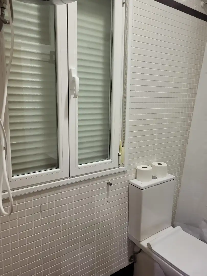 Badezimmer von Wohnung zur Miete in Madrid mit Heizung und Möbliert