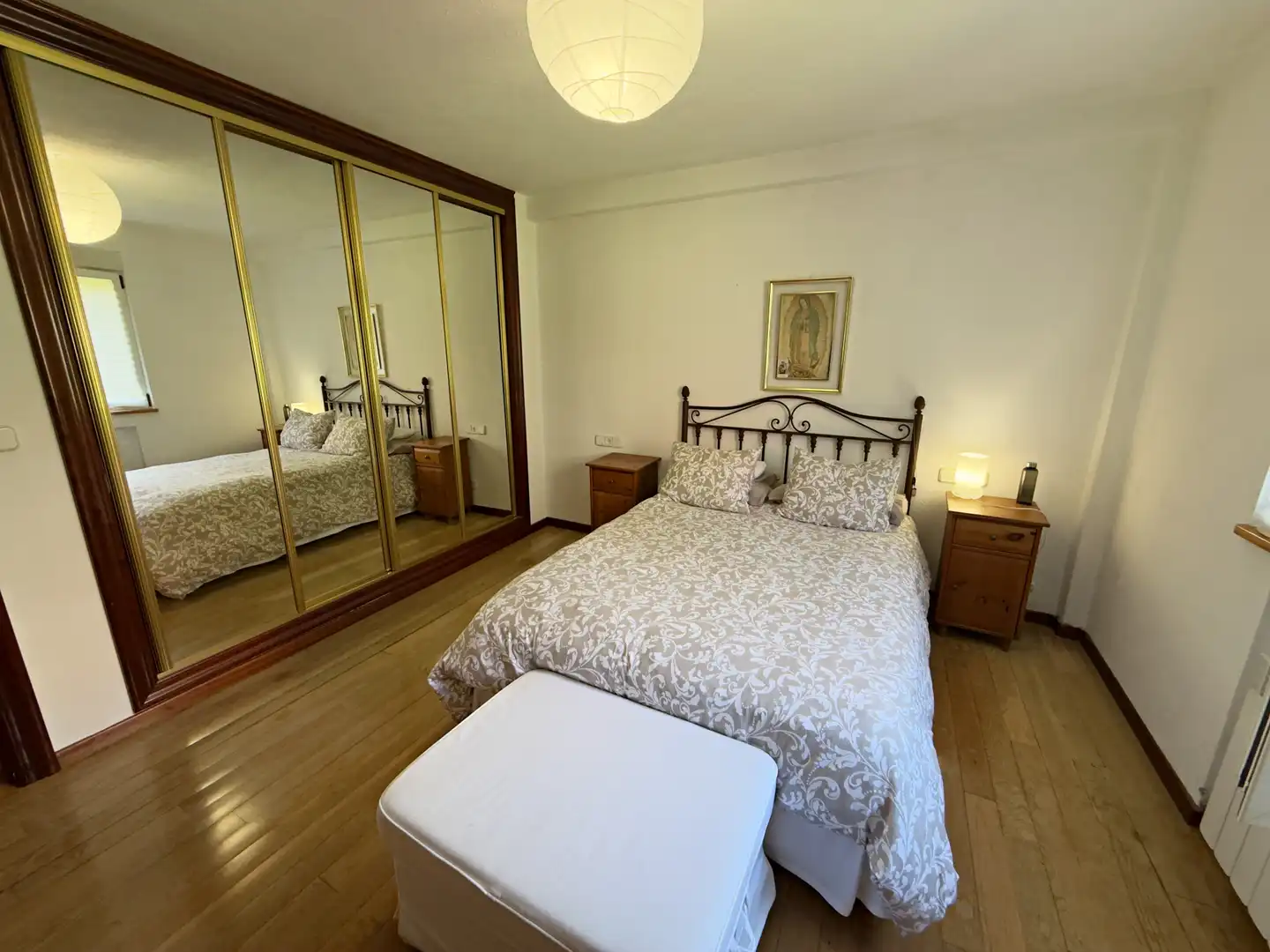 Dormitori de Casa o xalet en venda en Oviedo  amb Calefacció, Jardí privat i Parquet