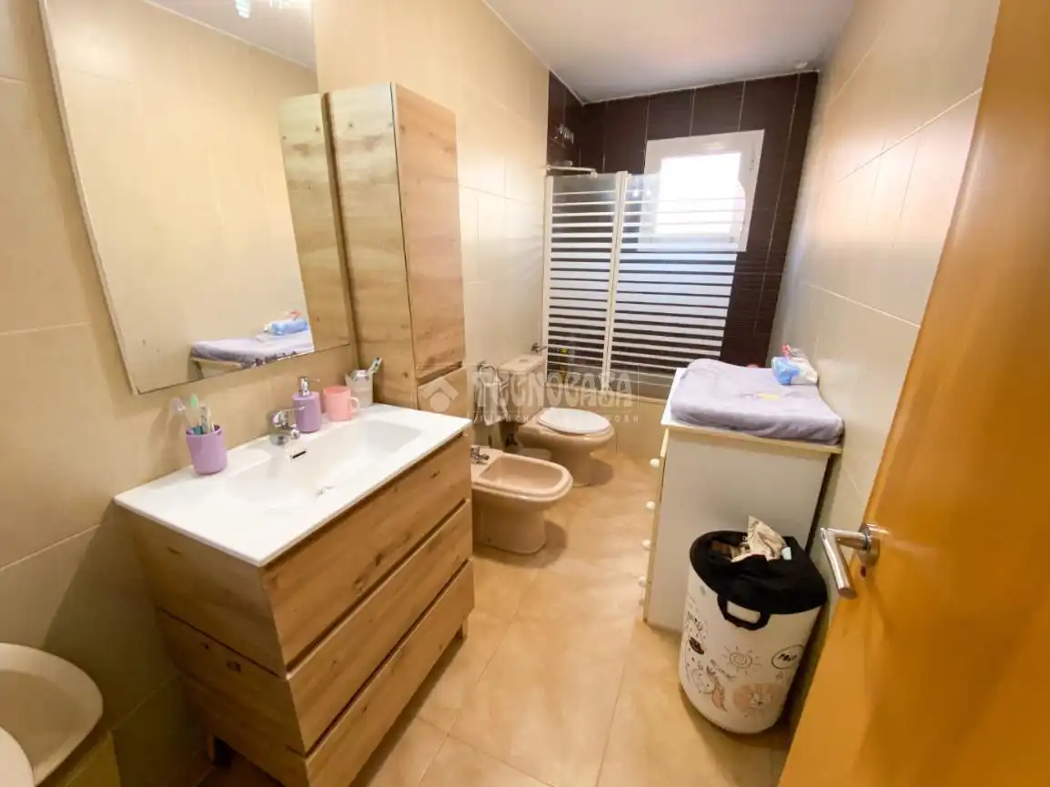 Badezimmer von Wohnung zum Verkauf in Viator mit Abstellraum
