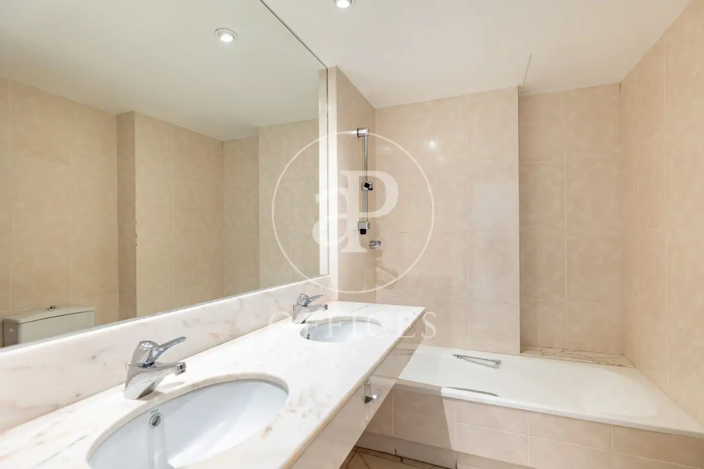 Baño de Oficina de alquiler en L'Hospitalet de Llobregat