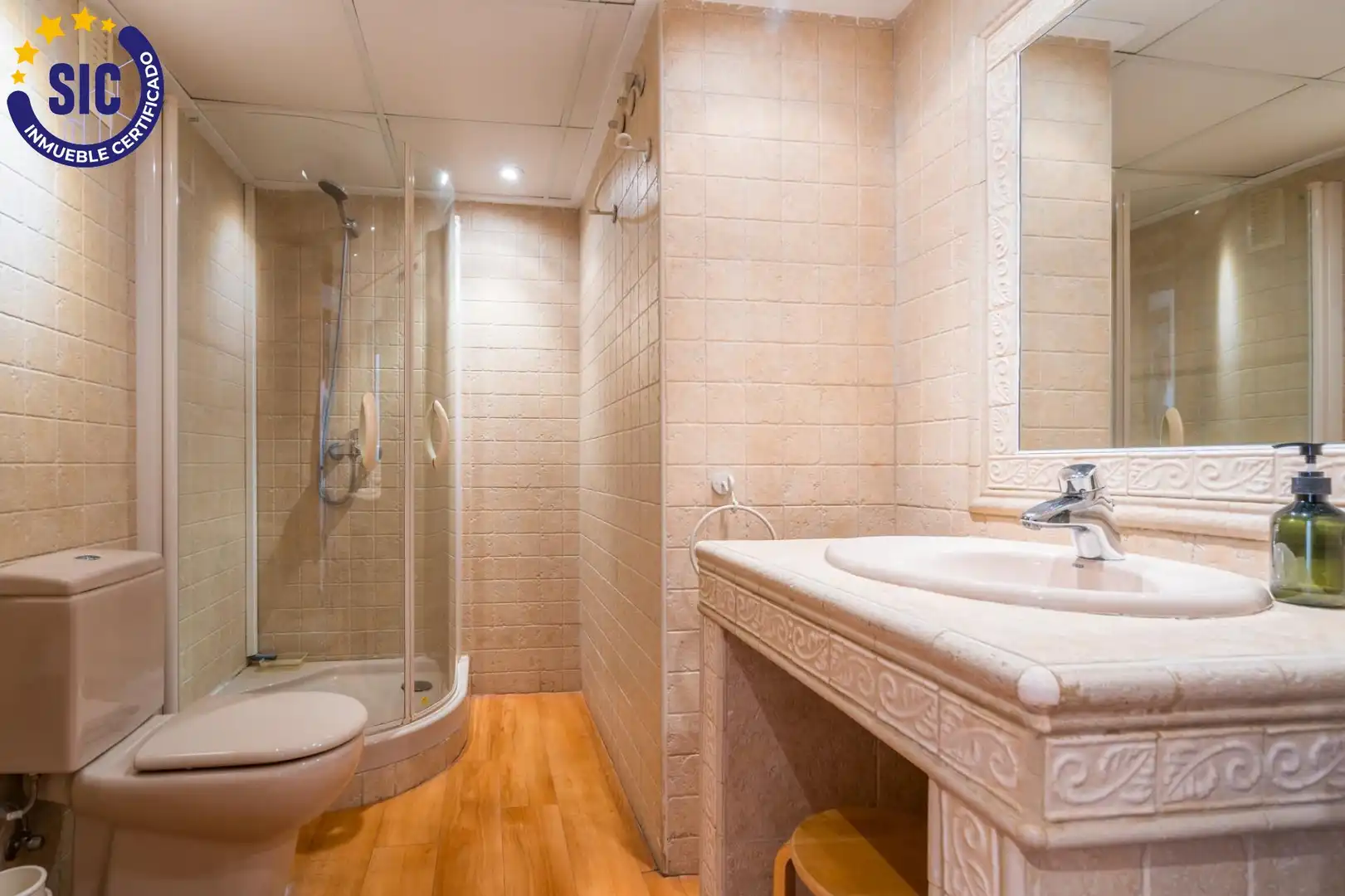 Baño de Piso en venta en Valencia con Aire acondicionado, Calefacción y Terraza