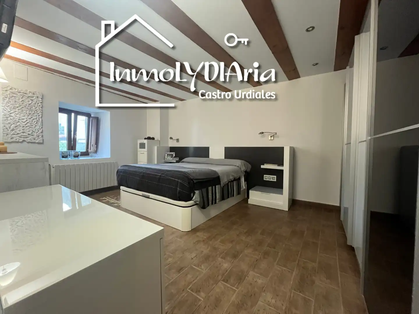 Casa adosada en venta en Castro-Urdiales con Calefacción, Parquet y Terraza