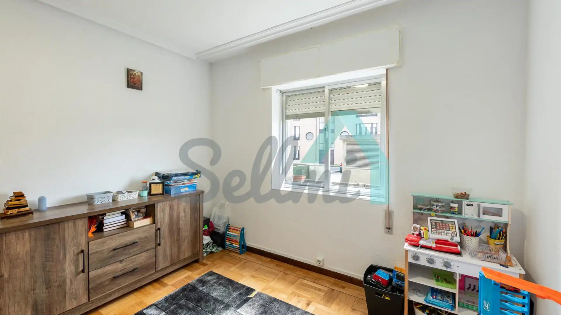 Habitación de Planta baja en venta en Avilés con Calefacción, Parquet y Trastero