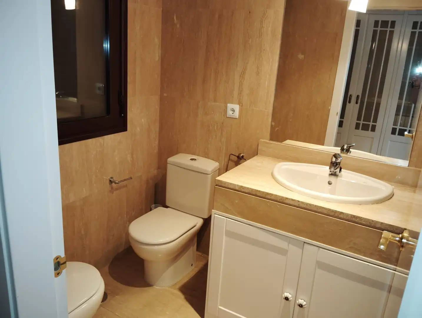 Baño de Casa o chalet en venta en Guillena con Aire acondicionado, Calefacción y Jardín privado