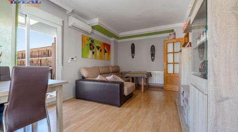 Foto 2 de Piso en venta en Calle Mejorana, Santa Adela - Parque Leyva Loro, Atarfe