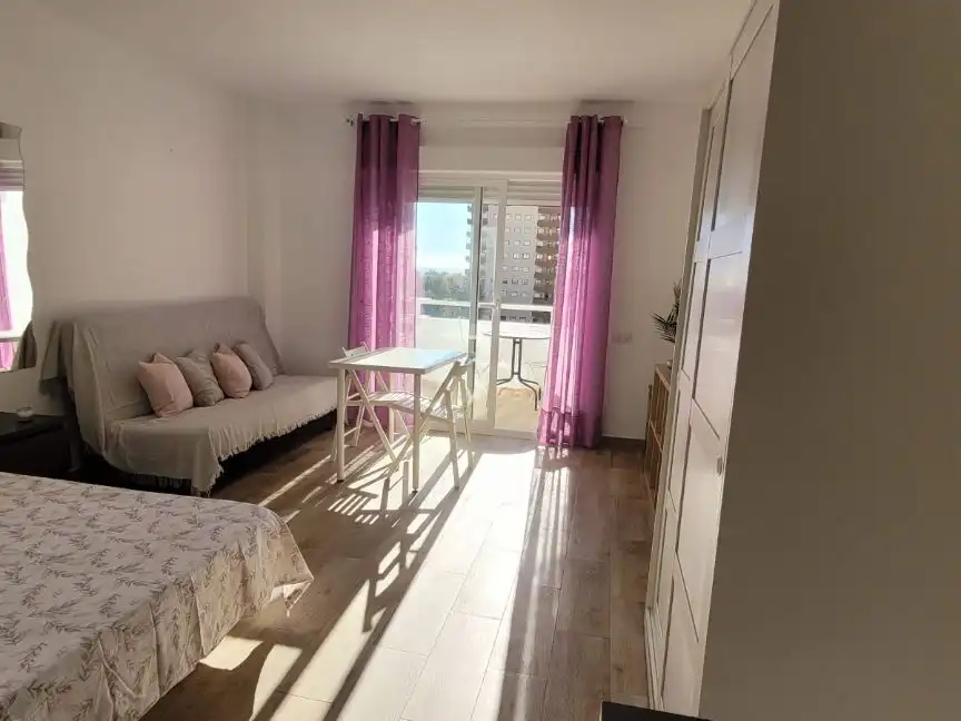 Schlafzimmer von Wohnung zur Miete in Roquetas de Mar mit Klimaanlage, Terrasse und Balkon