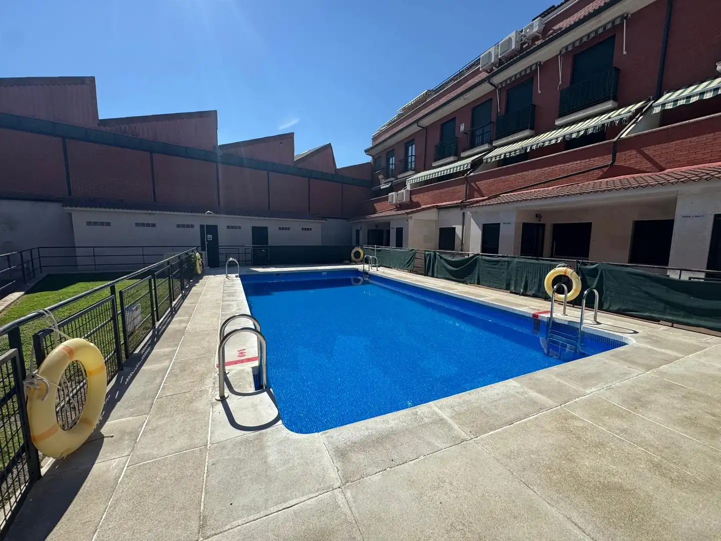 Swimming pool of Flat for sale in Aranjuez  with Air Conditioner, Heating and Terrace