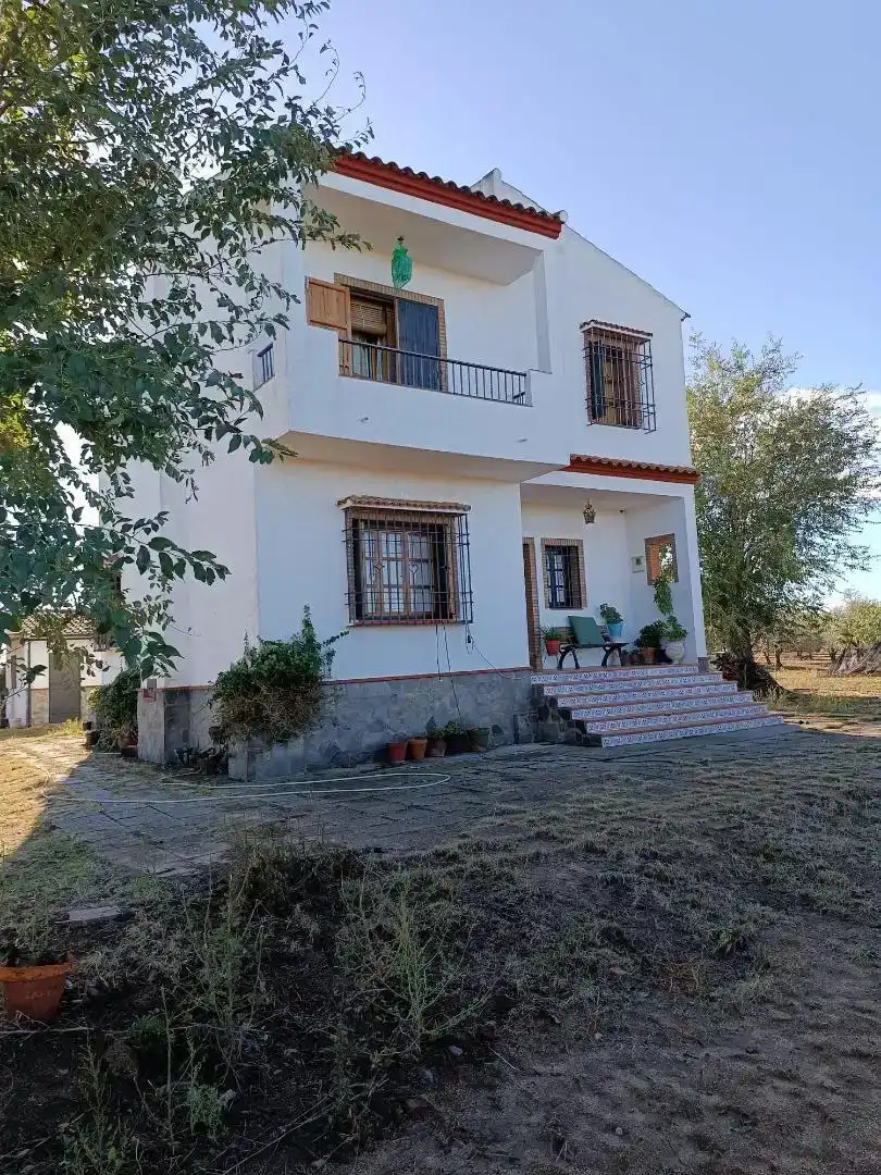 Vista exterior de Casa o xalet en venda en Villanueva del Duque amb Piscina i Balcó
