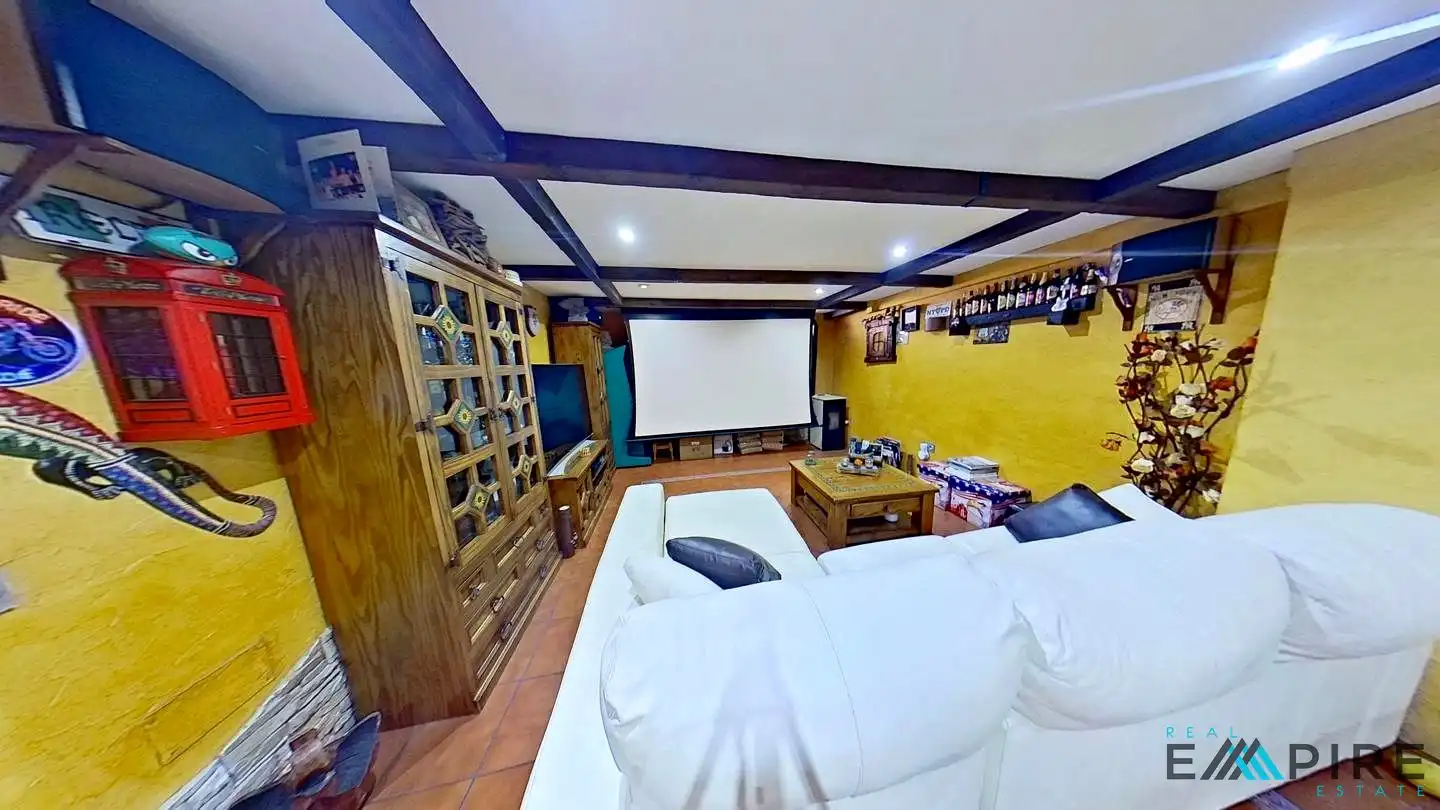 Sala d'estar de Casa adosada en venda en Parla amb Aire condicionat, Calefacció i Terrassa