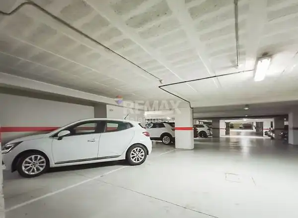 Parking de Piso en venta en Vigo  con Calefacción, Terraza y Trastero