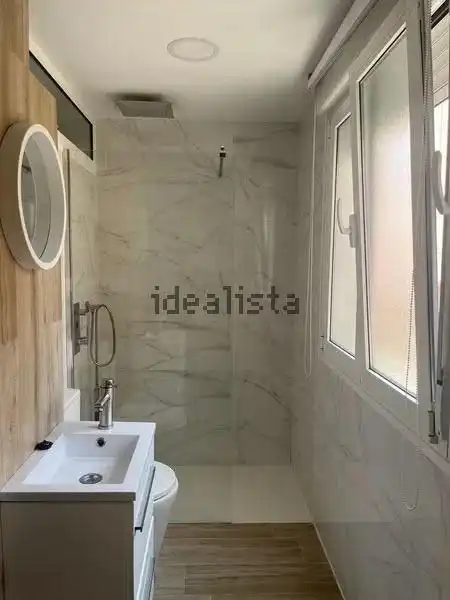 Badezimmer von Dachboden zur Miete in Almería mit Klimaanlage, Heizung und Terrasse