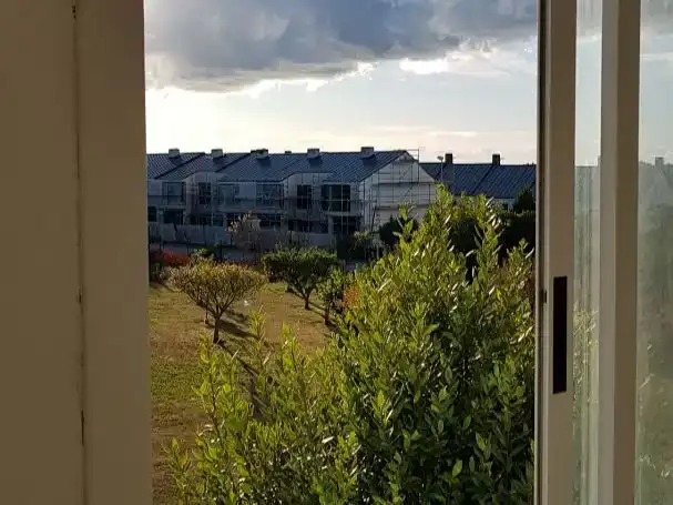 Vista exterior de Casa o xalet en venda en Oleiros amb Balcó