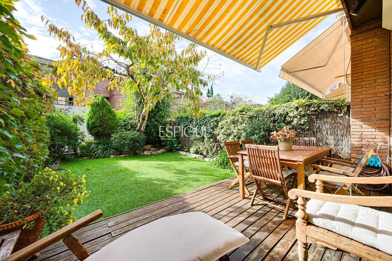 Garden of Single-family semi-detached for sale in Sant Cugat del Vallès  with Air Conditioner, Heating and Private garden