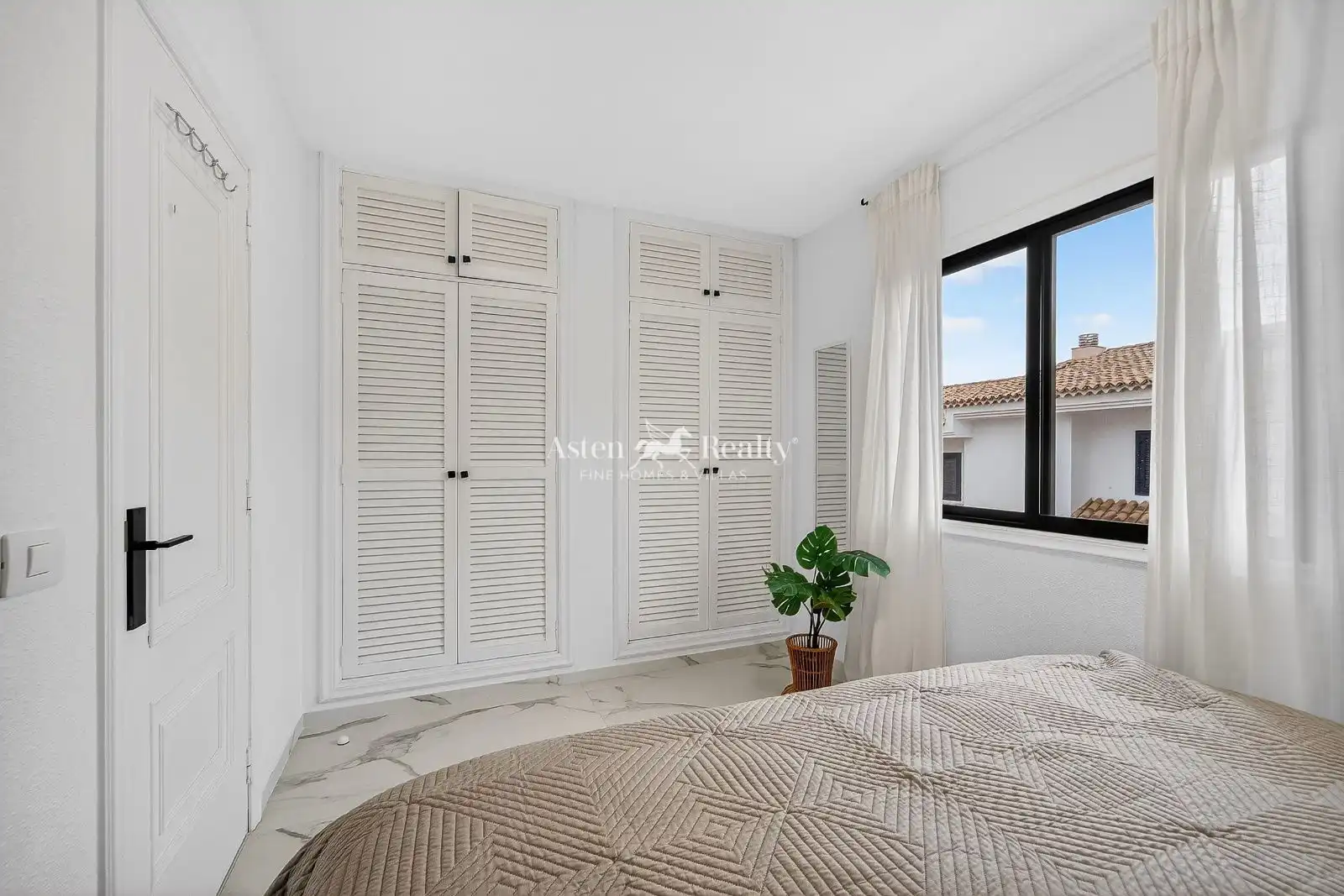 Habitación de Casa adosada en venta en Arona con Terraza, Piscina y Amueblado