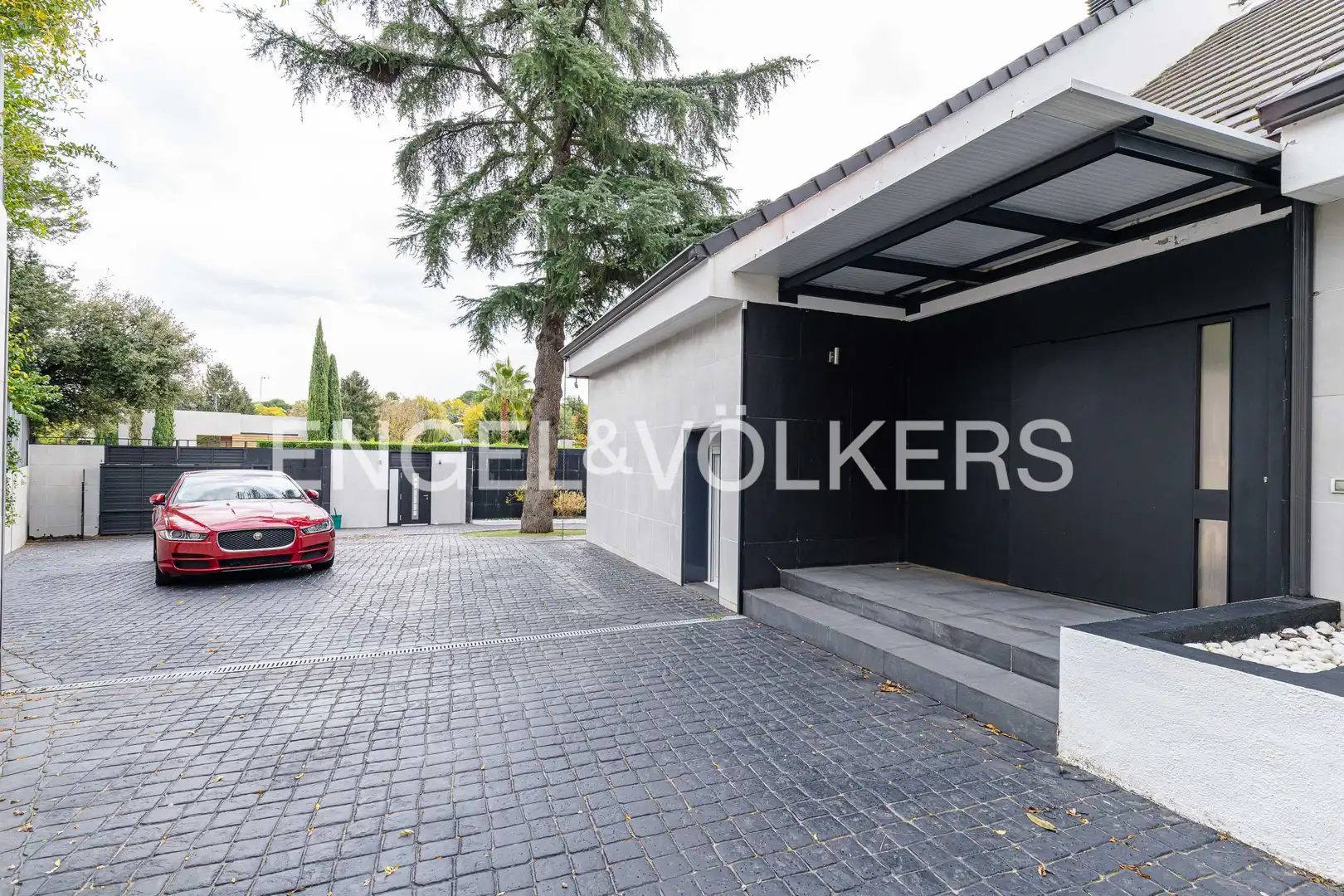 Vista exterior de Casa o chalet de alquiler en La Moraleja con Aire acondicionado, Calefacción y Jardín privado