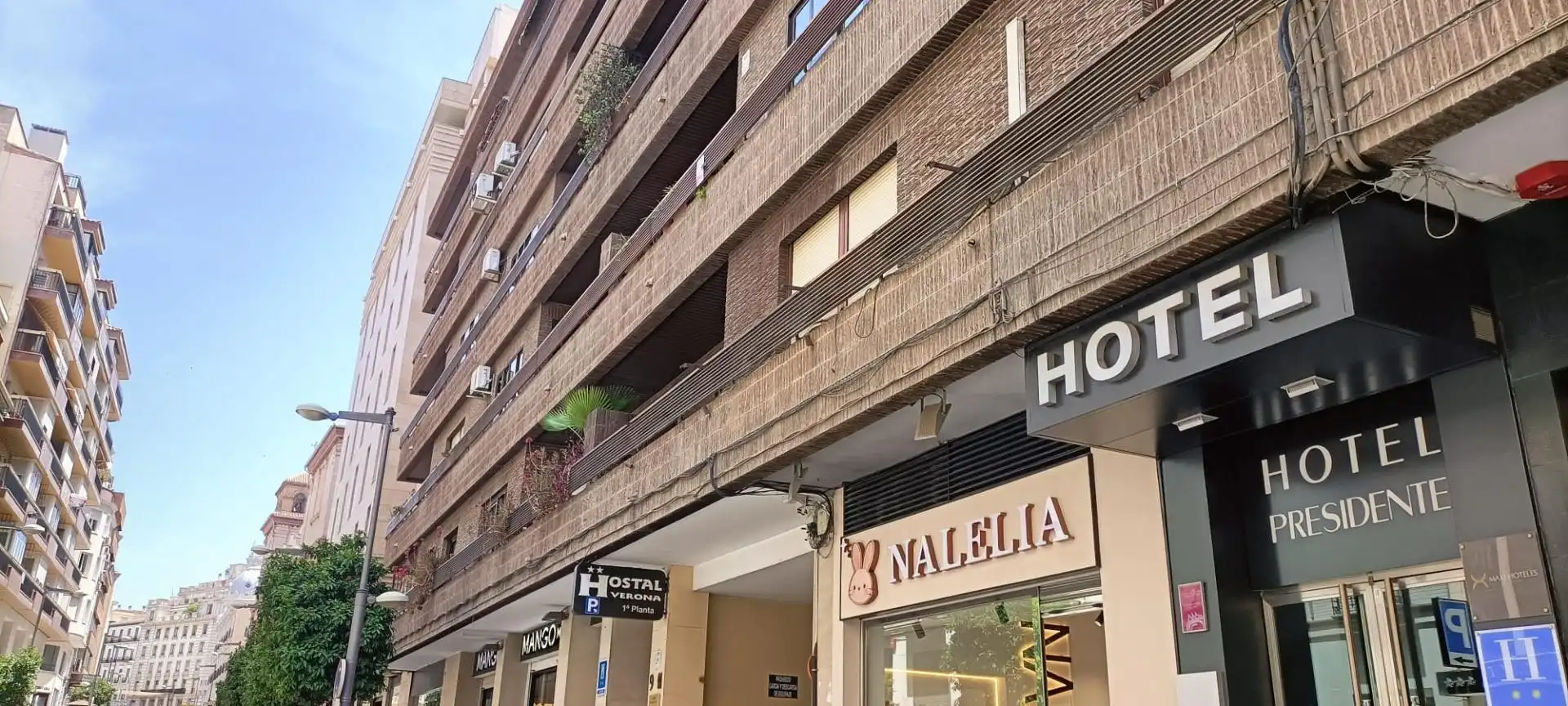 Exterior view of Office for rent in Granada  with Air Conditioner and Heating
