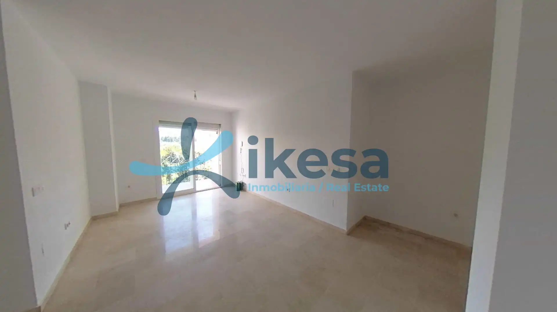 Piso con ascensor en venta en Estepona Pueblo, imagen 2