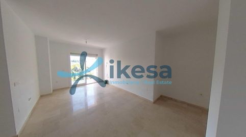 Foto 2 de Piso en venta en Sierra de Estepona - Avda. de Andalucía, Estepona